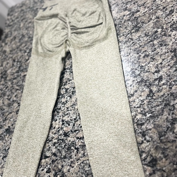 ECHT Olive Leggings - Picture 4 of 4